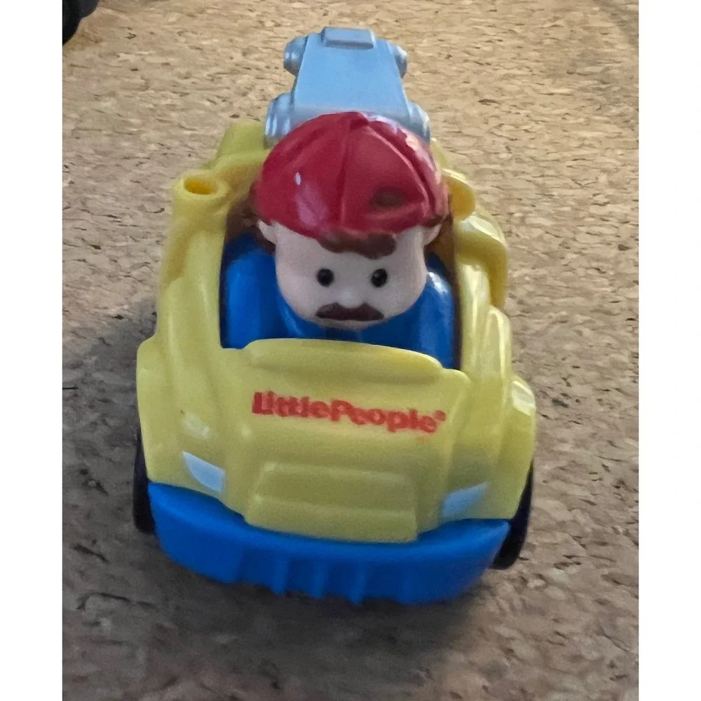 Fisher-Price‎ Little People Wheelies 2009 Tow Truck Yellow Good Rescue Vehicle